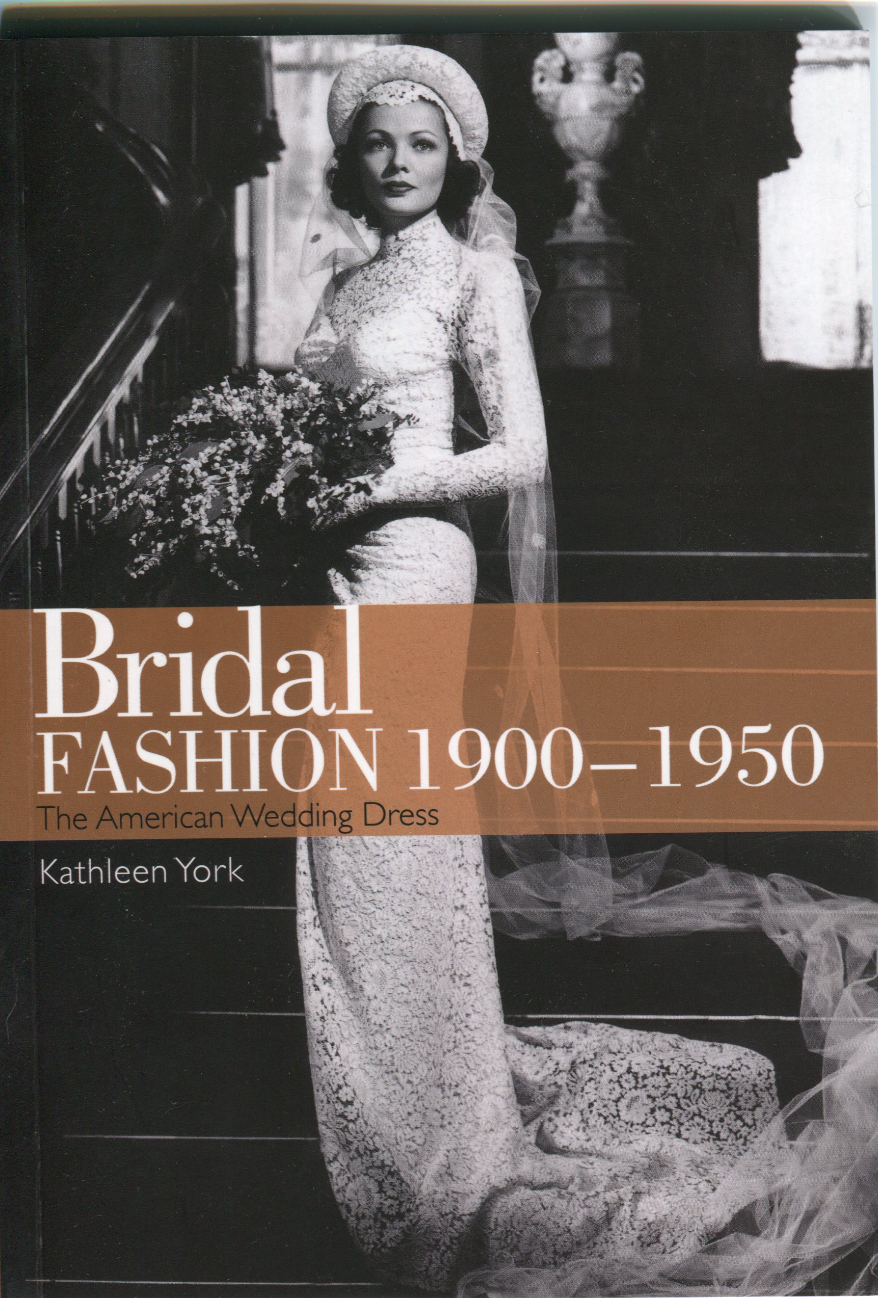 Book cover of Bridal Fashions 1900 - 1950 by Kathleen York 